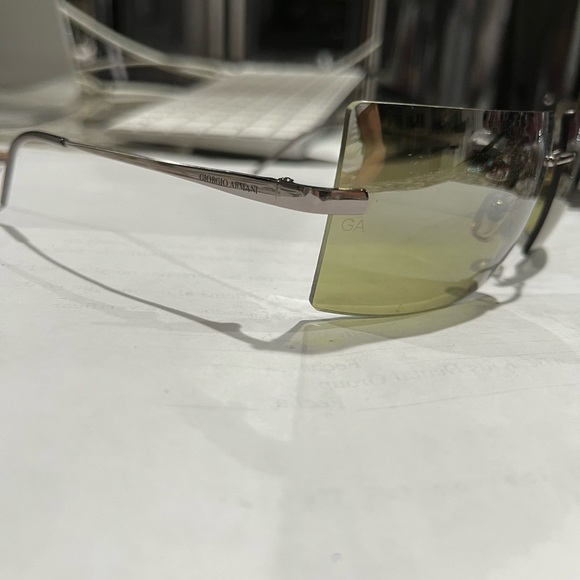 Authentic Giorgio Armani sunglasses. - Picture 8 of 8